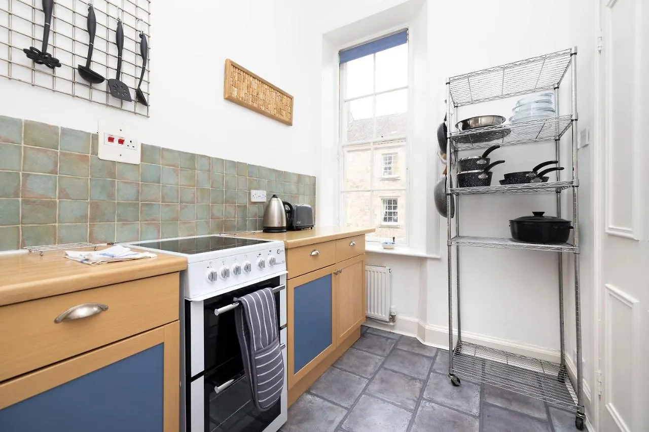 Joivy Cosy Flat In The Heart Of Edinburgh Apartment